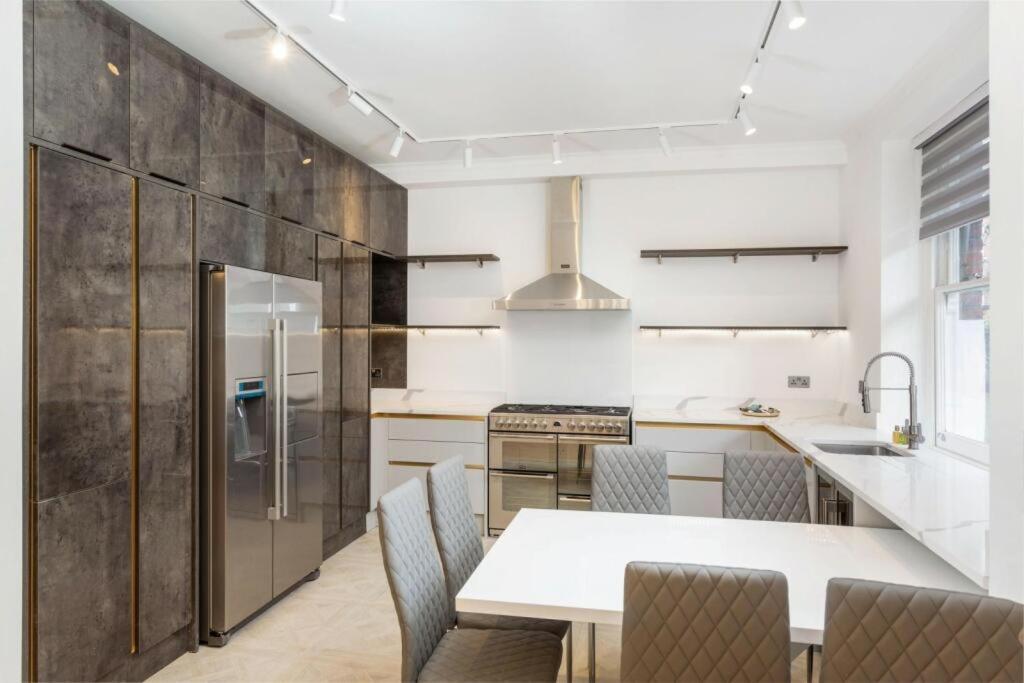 Modern Chelsea Flat, 3Bd 2Bath, With Parking Apartment London Exterior photo